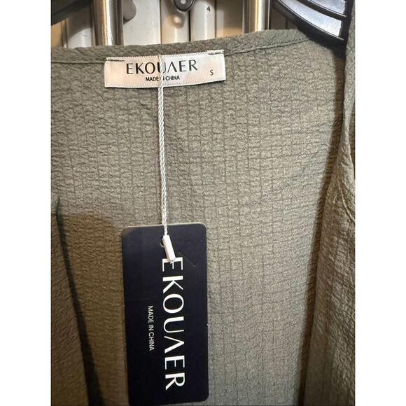 NWT Ekouaer Women's Textured Long Sleeve Button-Up Shirt Sage Green Size Small - Picture 6 of 9